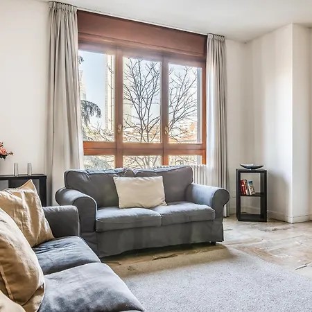 Apartment - Brand New 4 Pax Life & The Giulio Cesare 5