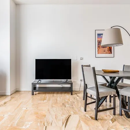 - Brand New 4 Pax Life & The Giulio Cesare 5 * Milan