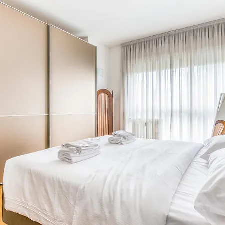 - Brand New 4 Pax Life & The Giulio Cesare 5 Milan