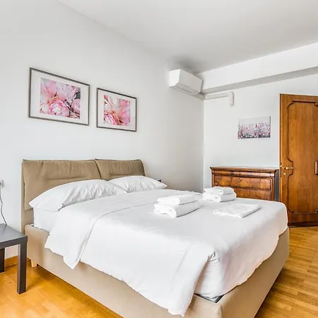 - Brand New 4 Pax Life & The Giulio Cesare 5 Apartman Milánó