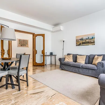 - Brand New 4 Pax Life & The Giulio Cesare 5 Apartment