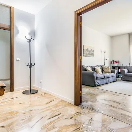 - Brand New 4 Pax Life & The Giulio Cesare 5 Apartment