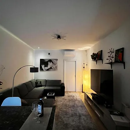 Yea - Your Exclusive Loft Next To Station *
