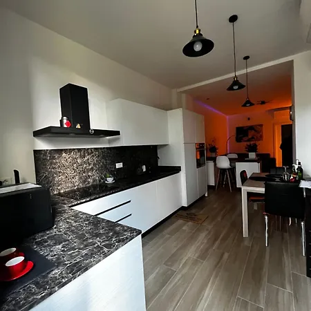 Yea - Your Exclusive Loft Next To Station Apartment *