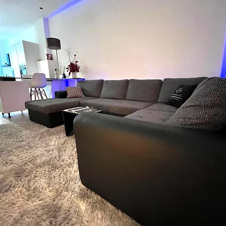 Yea - Your Exclusive Loft Next To Station Apartment *