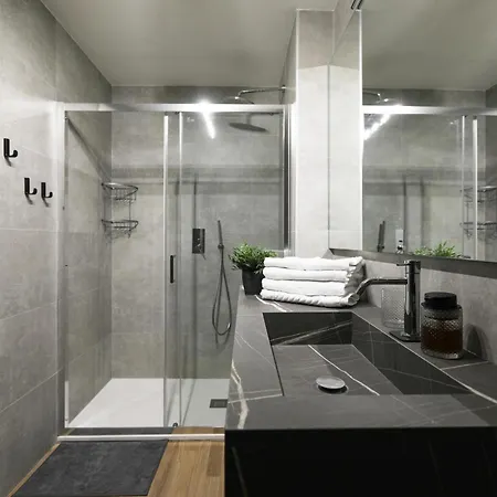 Moderno Centro Milano, Metro Loreto アパート