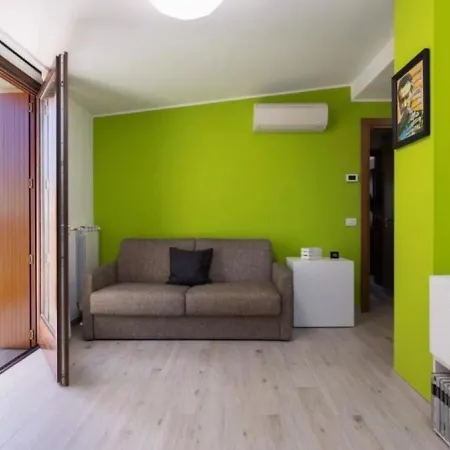 Tram Sotto Casa - In Duomo In Un Attimo *