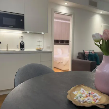 La Regina Delle Locazioni In Porta Romana 3 Apartment