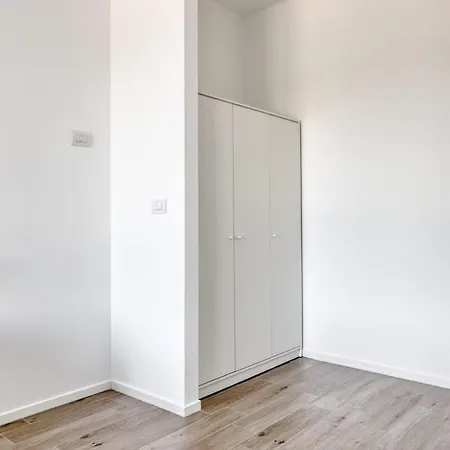 Pisis5 New 2room With Garage Milan
