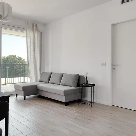 Pisis5 New 2room With Garage Apartment
