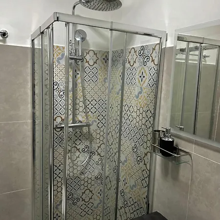 Moderno Bilocale Vicino Navigli E Bocconi * מילאנו