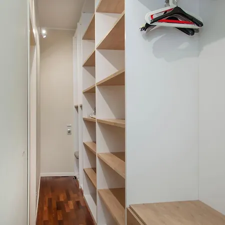 Costanza House - * Milánó