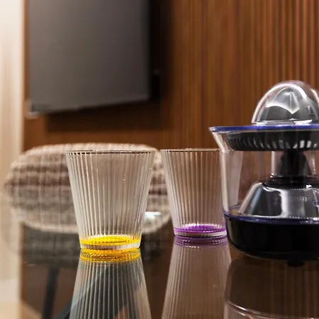 Youhosty - 2 Bedroom Porta Venezia 아파트 *