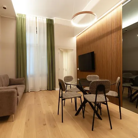 Youhosty - 2 Bedroom Porta Venezia Apartament Mediolan