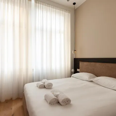 Youhosty - 2 Bedroom Porta Venezia Apartament