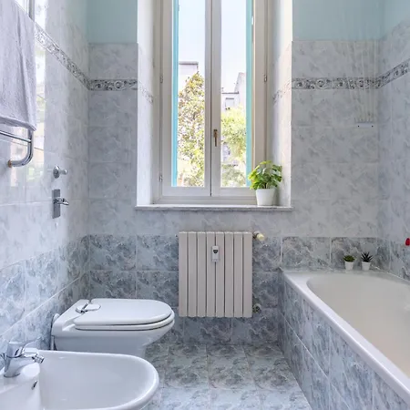 Blue Loft In The Heart Of Milan, Next To Metro Station