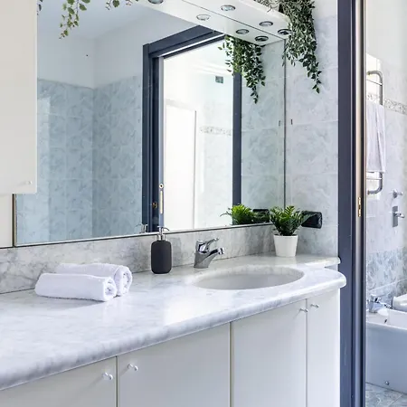 Apartament Blue Loft In The Heart Of Milan, Next To Metro Station *