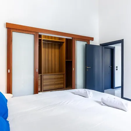 Blue Loft In The Heart Of Milan, Next To Metro Station