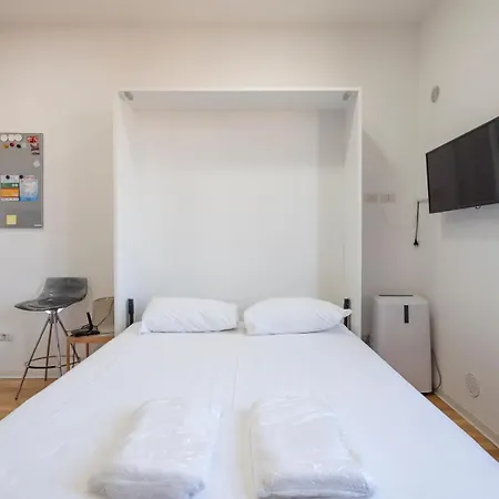 Apartment I Host - Ferrante Aporti 24