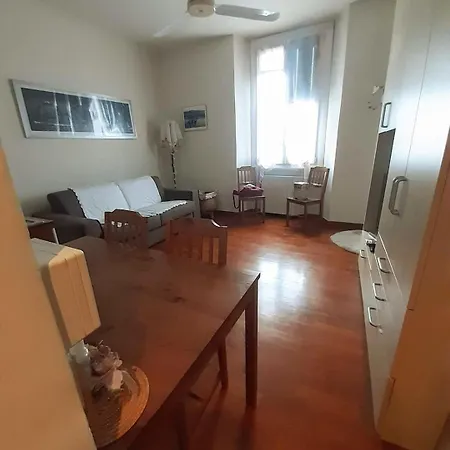 Sunday's Flat/monolocale Zona Bocconi Mediolan