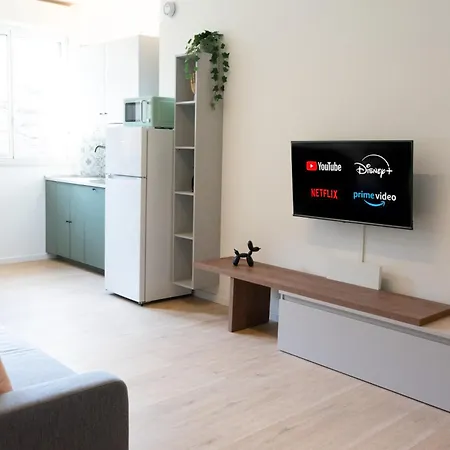 Arcimboldi's Nest - Close To Metro And Train