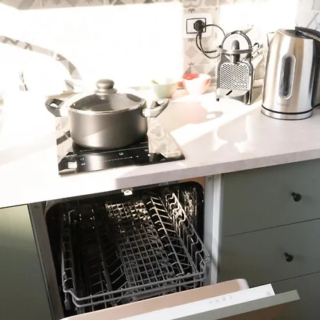 Arcimboldi's Nest - Close To Metro And Train דירה