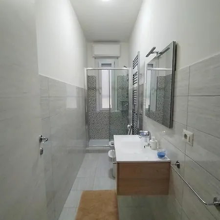 Vicino Metro Precotto Ristrutturato Apartment