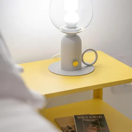 Metro Yellow Apartment *
