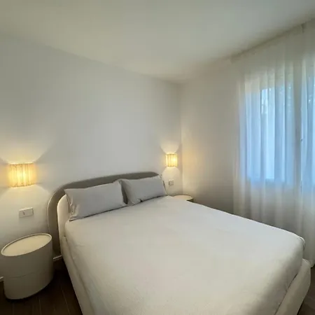 Villa White House Con Posti Auto Milan