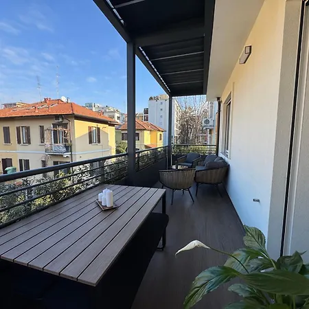 Villa White House Con Posti Auto Milan