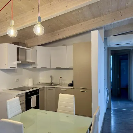 Apartment Dingo's House - 5 Minutes From M3 *