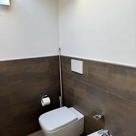 Dingo's House - 5 Minutes From M3