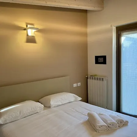 Apartment Dingo's House - 5 Minutes From M3 *