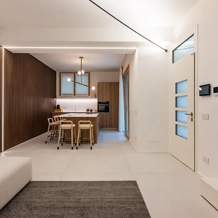 Villa White House Con Posti Auto Milan