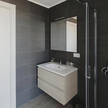 Gohost - Modern And Bright With Terrace And Balcony * Milánó