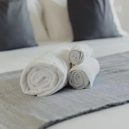 Gohost - Modern And Bright With Terrace And Balcony