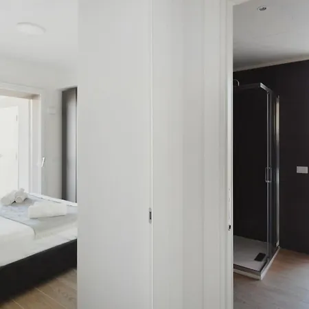 Gohost - Modern And Bright With Terrace And Balcony