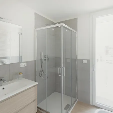 Gohost - Modern And Bright With Terrace And Balcony Apartman