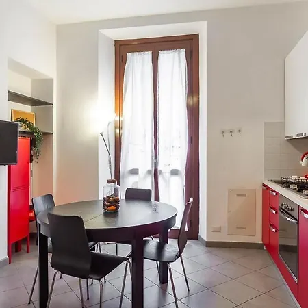 Appartement Navigli Near Metro & Wifi Milaan