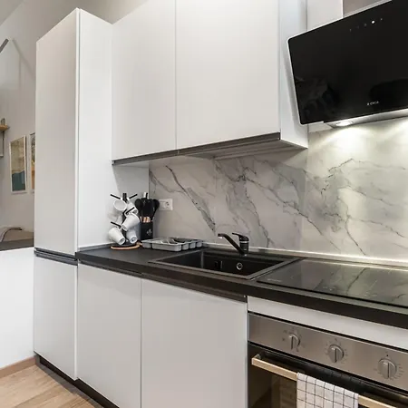 Guesthost - Ca' Granda M5 & Bicocca Apartament