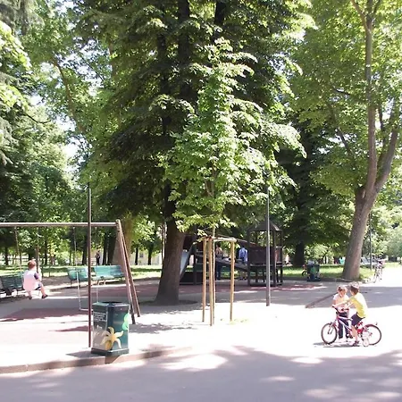 Natalia's 2-rooms Cozy Flat, Only 10 Min To Duomo Milano