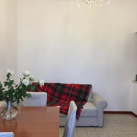 Natalia's 2-rooms Cozy Flat, Only 10 Min To Duomo *