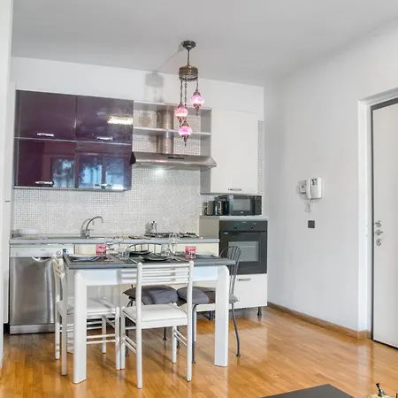 Cozy And Charming 2-bedroom In Isola With Big Terrace Appartement