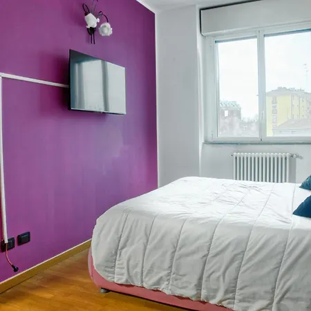 Cozy And Charming 2-bedroom In Isola With Big Terrace Milaan