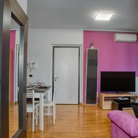 Cozy And Charming 2-bedroom In Isola With Big Terrace Appartement