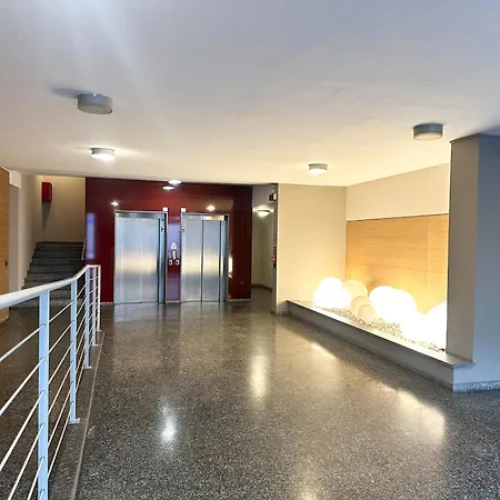 Cozy And Charming 2-bedroom In Isola With Big Terrace Appartement Milaan