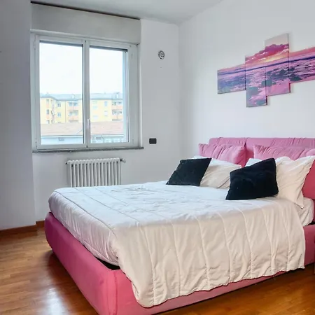 Cozy And Charming 2-bedroom In Isola With Big Terrace Milaan