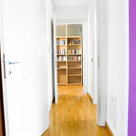 Cozy And Charming 2-bedroom In Isola With Big Terrace * Milaan