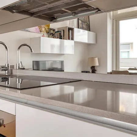 Apartment Modern Retreat In The Heart Of Milan
