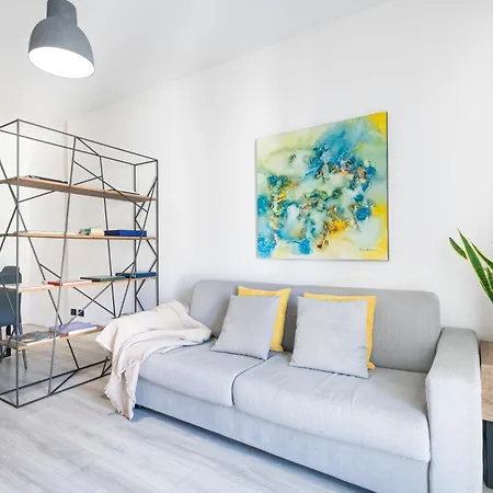 In The Heart Of Porta Venezia Apartament